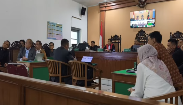 Sidang lanjutan gugatan Citizen Lawsuit terkait ijazah Jokowi di Pengadilan Negeri Surakarta. [tangkapan layar dari YouTube Sentana TV]