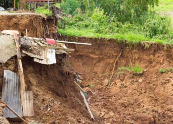 ilustrasi sinkhole yang ada di Gunungkidul.