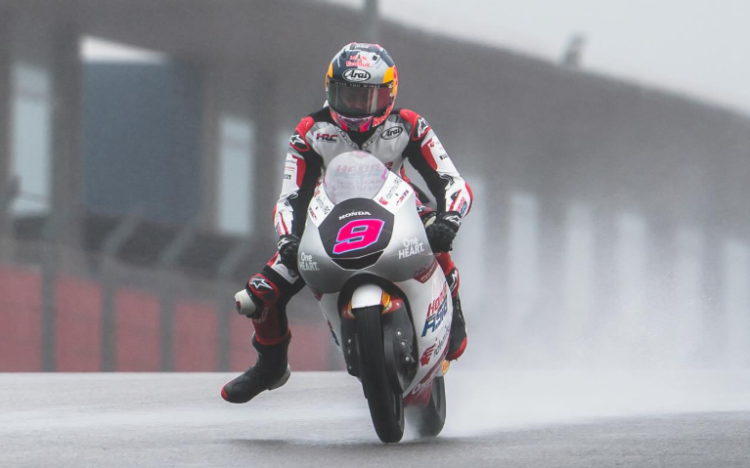 Pebalap asal Gunungkidul Veda Ega menjalani tes pramusim Moto3 di Jerez, Spanyol