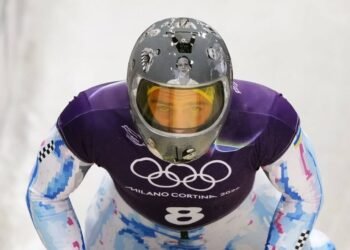 helm yang dikenakan atlet Ukraina Vladyslav Heraskevych di ajang Olimpiade musim dingin, Italia berujung diskualifikasi