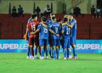 Pemain PSIM Yogyakarta berkumpul sebelum laga melawan Bali United di Stadion Sultan Agung, Bantul, Senin (23/2/2026).