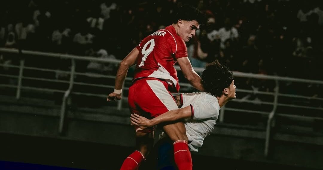 Aksi penyerang Timnas Indonesia, Ramadhan Sananta (kiri), dalam laga persahabatan melawan Taiwan di Stadion Gelora Bung Tomo, Surabaya, 5 September 2025.