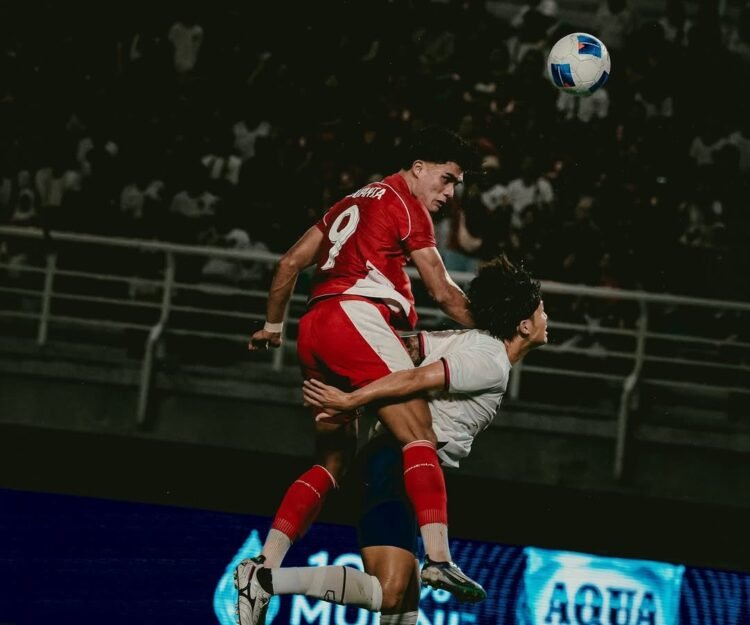 Aksi penyerang Timnas Indonesia, Ramadhan Sananta (kiri), dalam laga persahabatan melawan Taiwan di Stadion Gelora Bung Tomo, Surabaya, 5 September 2025.