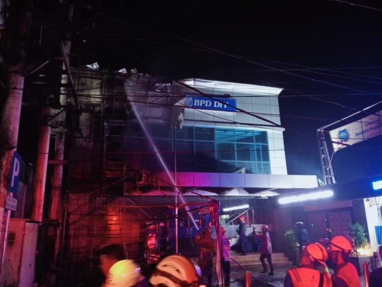 Kantor BPD DIY Wirobrajan terbakar Kamis malam (12/3/2026). (Polresta Yogyakarta)