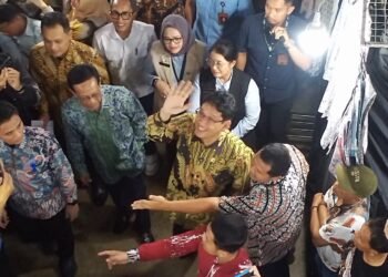 Kunjungi Pasar Beringharjo, Menkeu Purbaya Borong Batik