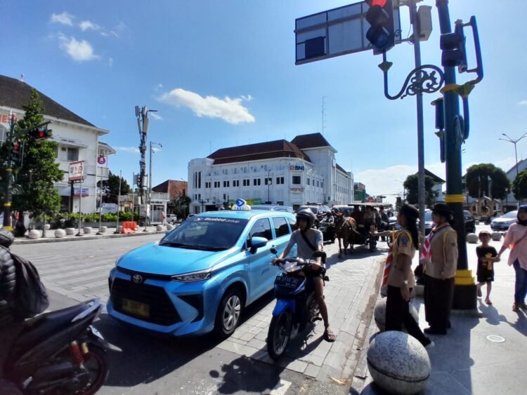 Arus Lalu Lintas di Titik Nol Kilometer Ramai Terkendali pada H+2 Lebaran