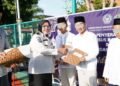 Kepala Kanwil Ditjenpas DIY, Lili, bersalaman dengan warga binaan saat proses pemberian remisi, Sabtu (21/3/2026).