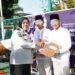 Kepala Kanwil Ditjenpas DIY, Lili, bersalaman dengan warga binaan saat proses pemberian remisi, Sabtu (21/3/2026).
