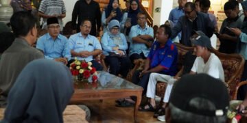 Bupati Bantul Abdul Halim Muslih melakukan audiensi bersama sejumlah pengelola kawasan wisata pantai Selatan membahas perihal tiket masuk ke area wisata pantai yang digelar di Lobi Gedung Induk, Kompleks Parasamya I, Selasa (3/3/2026).