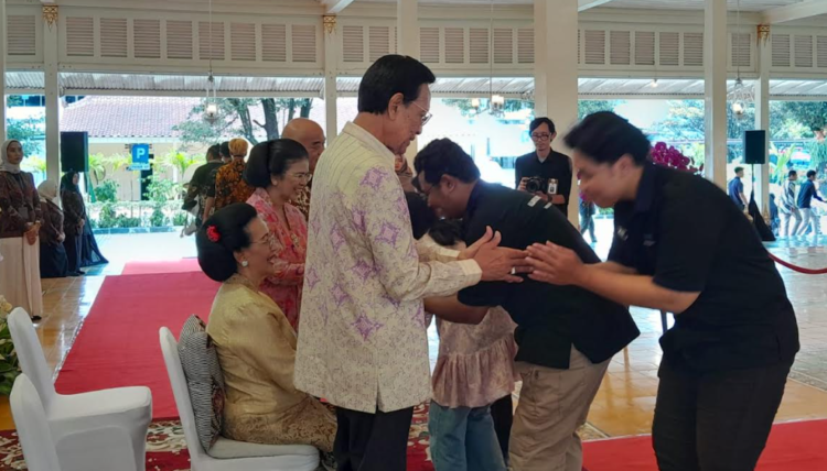 Pemda DIY menggelar kegiatan open house atau silahturahmi masyarakat dengan Gubernur DIY, Sri Sultan Hamengku Buwono X, dan Wakil Gubernur DIY, KGPAA Paku Alam X, di Bangsal Kepatihan, Senin (30/3/2026).
