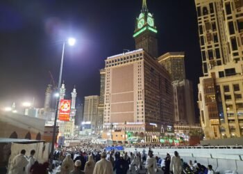 ilustrasi ibadah haji dan umrah di mekkah