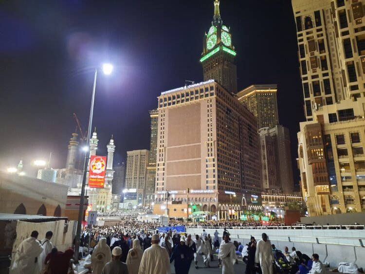 ilustrasi ibadah haji dan umrah di mekkah