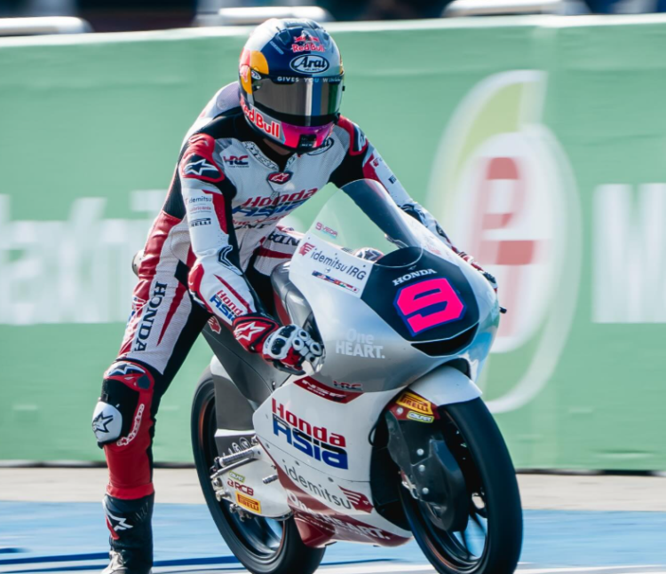 Pebalap Veda Ega Pratama saat menjalani kualifikasi Moto3