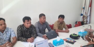 SLB Negeri 2 Bantul melaporkan aktivitas pencemaran lingkungan yang ditimbulkan oleh TPS3R yang beroperasi di Sukowaten, Tamanan, Banguntapan, Bantul, DIY ke Ombudsman RI (ORI) DIY, Senin (20/4/2026).