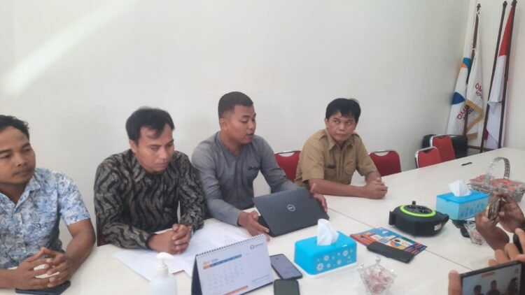 SLB Negeri 2 Bantul melaporkan aktivitas pencemaran lingkungan yang ditimbulkan oleh TPS3R yang beroperasi di Sukowaten, Tamanan, Banguntapan, Bantul, DIY ke Ombudsman RI (ORI) DIY, Senin (20/4/2026).