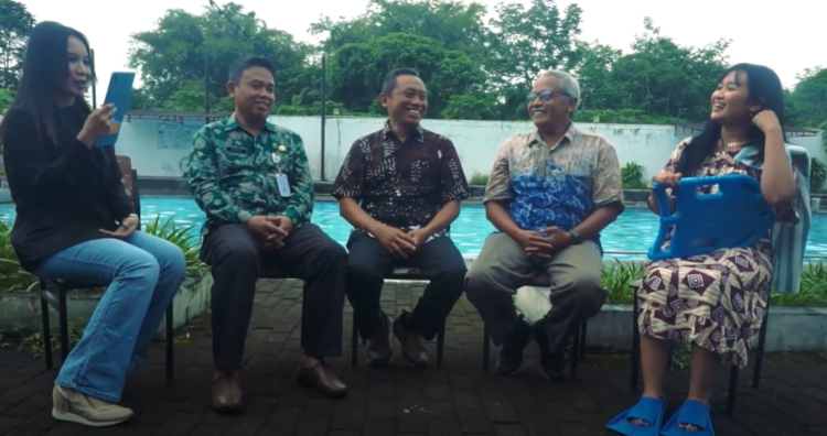 Wakil Ketua DPRD Sleman Hasto Karyantoro berdialog bersama pengurus BUMKal Amarta Pandowoharjo didampingi Dinas PMK Sleman