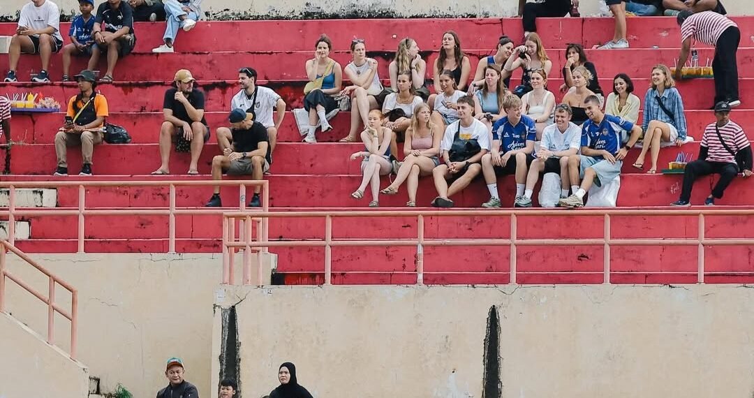 Suasana tribun Stadion SUltan Agung, Bantul, dalam laga PSIM melawan PSM Makassar, Jumat (10/4/2026).