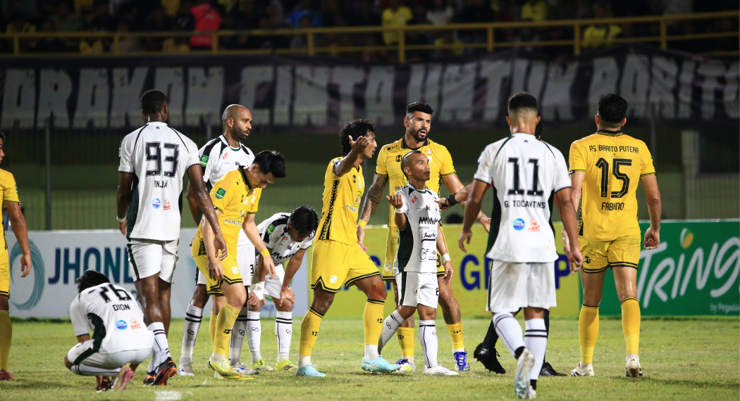Laga PSS Sleman saat dijamu Barito Putera di Stadion 17 Mei, Banjarmasin, Sabtu (11/4/2026).