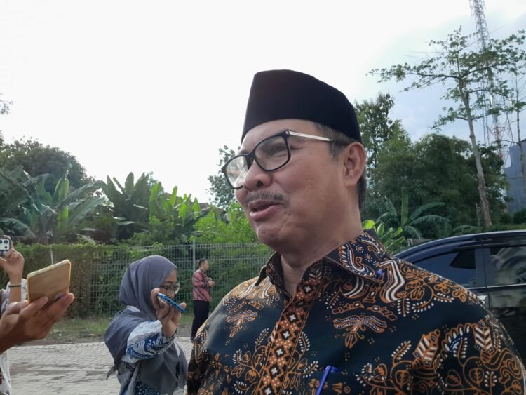 Wali Kota Yogyakarta, Hasto Wardoyo, akan membatasi jatah BBM bagi kendaraan dinas plat merah.