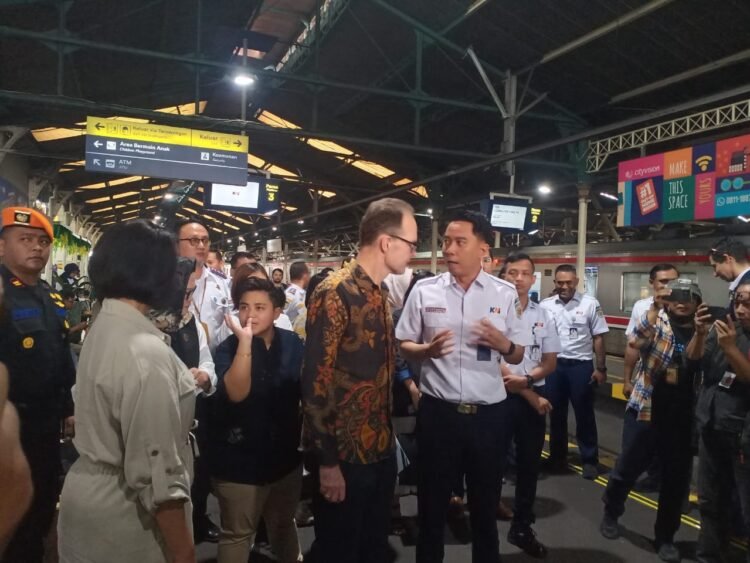 Dubes Inggris Berkunjung ke Stasiun Yogyakarta, Pererat Hubungan Inggris dan Yogyakarta