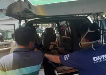 Evakuasi mayat yang ditemukan di sebuah sungai di Balecatur, Gamping, Sleman, DIY, Sabtu (11/3/2026). (Polresta Sleman)