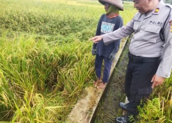 Polisi mendatangi lokasi seorang pria tersambar petir di Pundong, Bantul, DIY, Selasa (22/4/2026).
