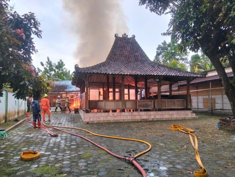Rumah terbakar di Bambanglipuro, Bantul, DIY Rabu (22/4/2026).