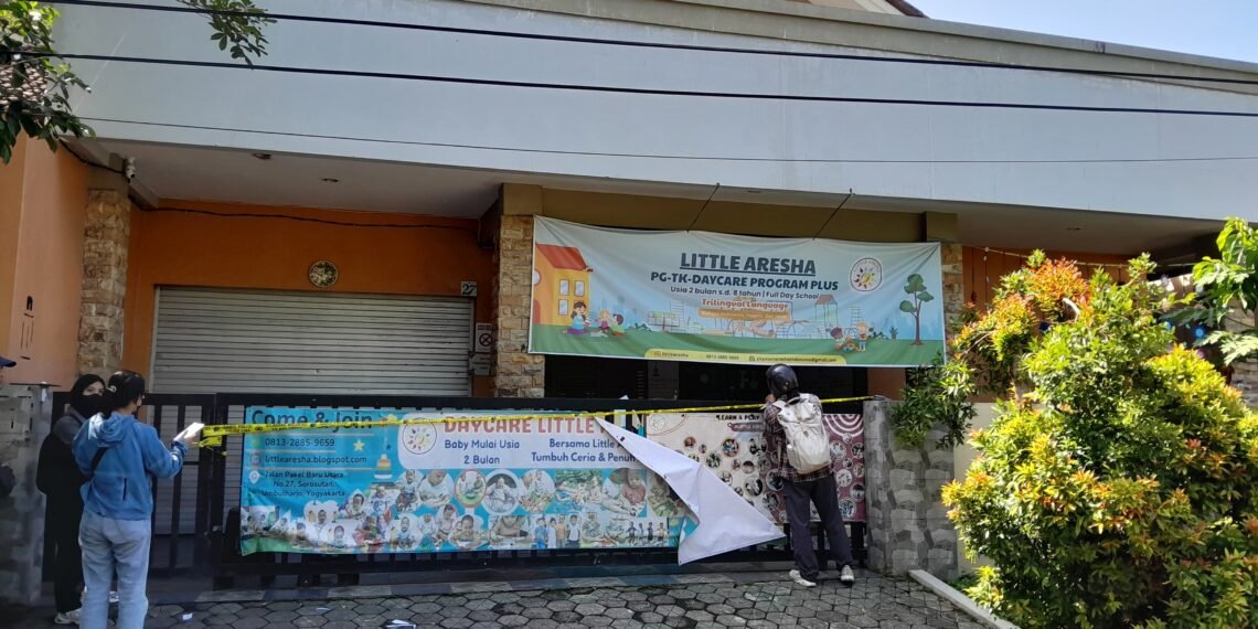 Suasana tempat penitipan anak atau daycare Little Aresha di Jalan Pakel Baru Utara, Kelurahan Sorosutan, Kemantren Umbulharjo, Kota Yogyakarta, setelah digerebek polisi, Sabtu (25/4/2026).