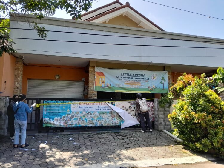 Suasana tempat penitipan anak atau daycare Little Aresha di Jalan Pakel Baru Utara, Kelurahan Sorosutan, Kemantren Umbulharjo, Kota Yogyakarta, setelah digerebek polisi, Sabtu (25/4/2026).