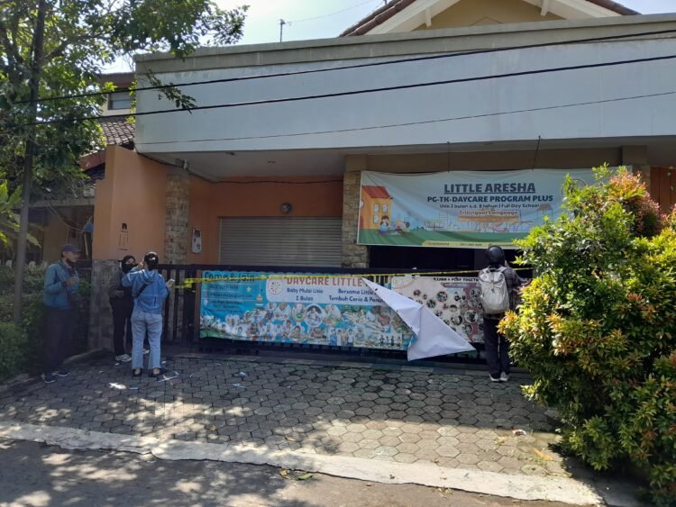 Suasana tempat penitipan anak atau daycare Little Aresha di Jalan Pakel Baru Utara, Kelurahan Sorosutan, Kemantren Umbulharjo, Kota Yogyakarta, setelah digerebek polisi, Sabtu (25/4/2026).