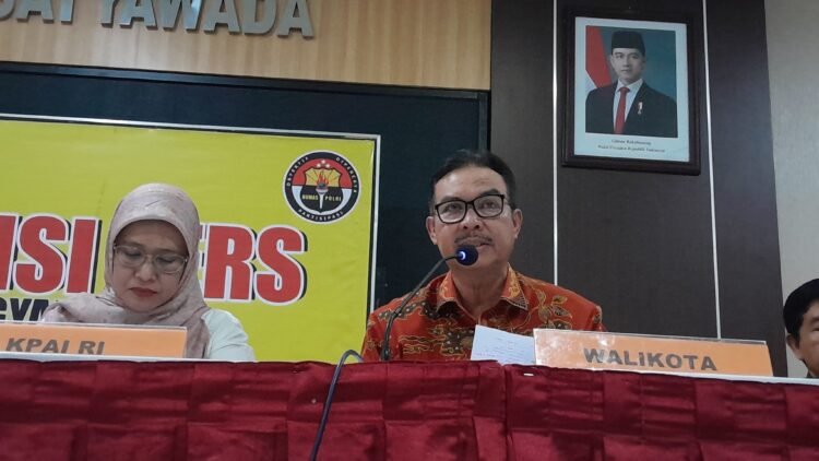 Wali Kota Yogyakarta, Hasto Wardoyo, menyebut 33 daycare belum berizin saat konferensi pers di Mapolresta Yogyakarta, Senin (28/4/2026).