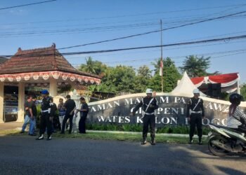 Tiba di Yogyakarta, Jenazah Prajurit Farizal Rhomadhon Dimakamkan di TMP Giripeni