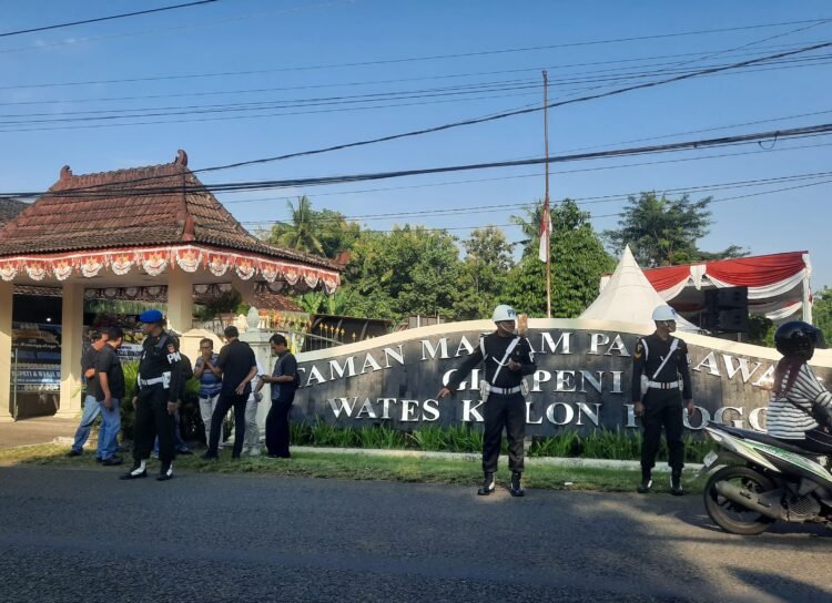 Tiba di Yogyakarta, Jenazah Prajurit Farizal Rhomadhon Dimakamkan di TMP Giripeni