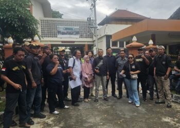 Puluhan massa GeBUKK menggelar aksi damai di Pengadilan Negeri Yogyakarta pada Rabu (22/4/2026).