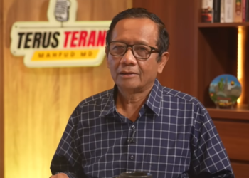 Mantan Menko Polhukam Mahfud MD menanggapi sentilan Seskab Teddy soal istilah inflasi pengamat dalam channel YouTube-nya Terus Terang