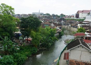 Bantaran Sungai Code di wilayah Cokrdiningratan akan dibangun jalan inspeksi tepatnya di utara Jemabtan Gondolayu sisi barat (sisi kiri)