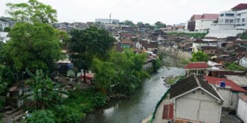 Bantaran Sungai Code di wilayah Cokrdiningratan akan dibangun jalan inspeksi tepatnya di utara Jemabtan Gondolayu sisi barat (sisi kiri)