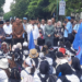 Ratusan karyawan PT Mitra Tunggal Garment (MTG) melakukan aksi demo di depan kantor Pemerintah Daerah (Pemda) Sleman, Rabu (1/4/2026).
