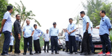 Bupati Sleman Harda Kiswaya bersama Wakil Bupati Sleman Danang Maharsa serta jajaran DPUPKP meninjau kondisi jalan di wilayah Sleman