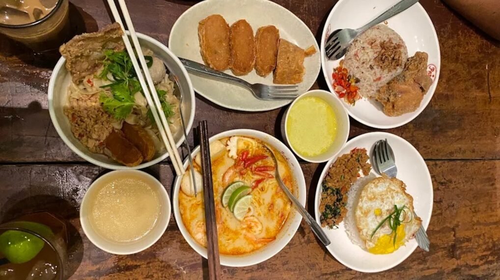 menu kuliner di Parot Siramami yang terletak tak jauh dari kawasan Pakualaman.