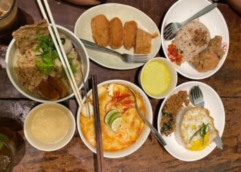 menu kuliner di Parot Siramami yang terletak tak jauh dari kawasan Pakualaman.