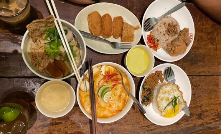 menu kuliner di Parot Siramami yang terletak tak jauh dari kawasan Pakualaman.