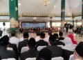 Bupati Sleman Harda Kiswaya didampingi Wakil Bupati Danang Maharsa bersama Ketua DPRD Sleman Gustan Ganda menghadiri pelantikan pejabat baru di lingkungan Pemkab Sleman di Pendapa Parasamya, Selasa (21/4/2026)