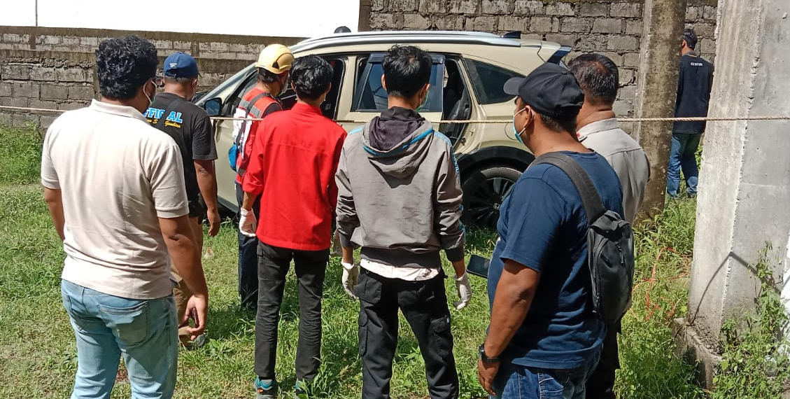 penemuan mayat yang tergeletak di dalam mobil HRV yang terparkir lama di Balai Padukuhan Tiyasan, Condongcatur, Depok, Sleman, Minggu (12/4/2026). (Polresta Sleman)