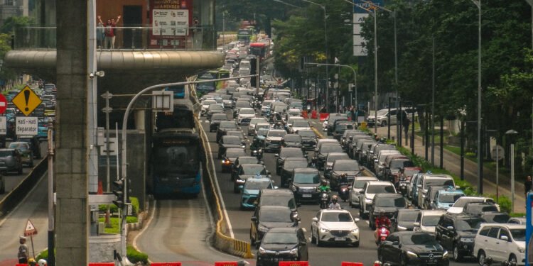 Ilustrasi kemacetan di kota besar di Indonesia