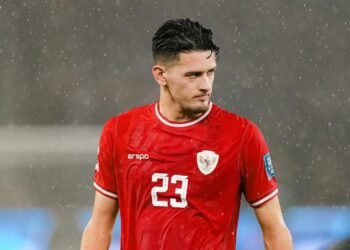 Justin Hubner (Fortuna Sittard), Nathan Tjoe-A-On (Willem II), dan Tim Geypens (FC Emmen) adalah pemain-pemain yang bermasalah dalam pasporgate.