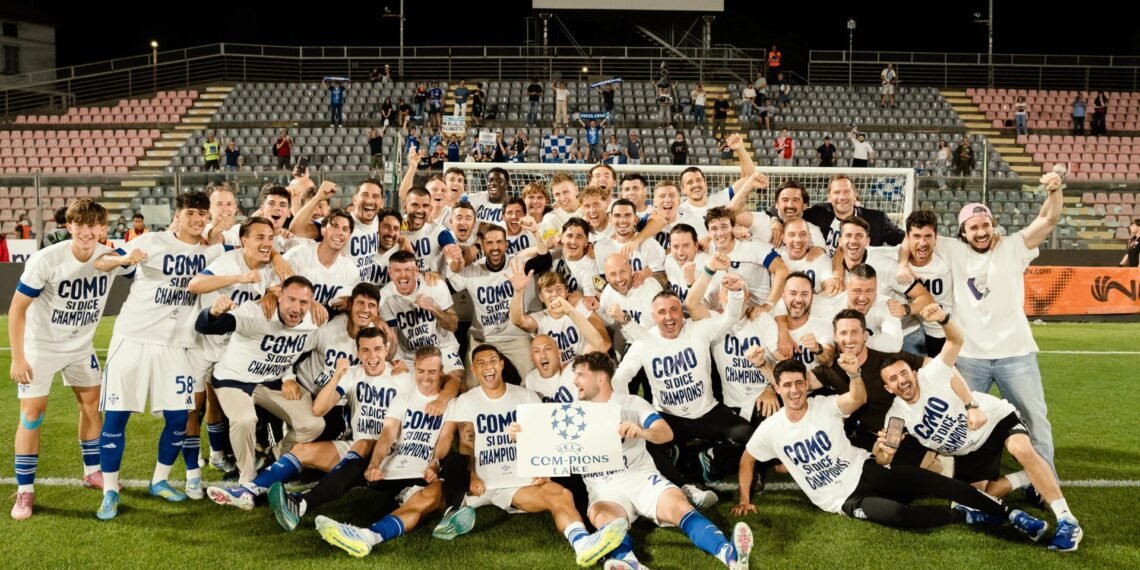 Como 1907 merayakan kelolosan ke Liga Champions musim 2026/2027.