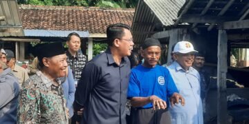 Wakil Bupati Sleman Dananv Maharsa saat memantau ketersediaan hewan kurban di peternakan kelompok masyarakat, Gamoing, Sleman, DIY, Selasa (5/5/2026).
