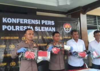 jumpa pers kasus pembacokan di Jalan Godean diselenggarakan di Mapolresta Sleman, Rabu (6/5/2026).