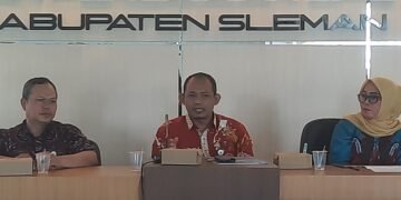 Kepala Disdukcapil Kabupaten Sleman Arifin memaparkan terobosan pelayanan lewat Laskar Prima